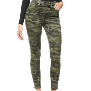 Women’s size 6/28 Good American jeans.